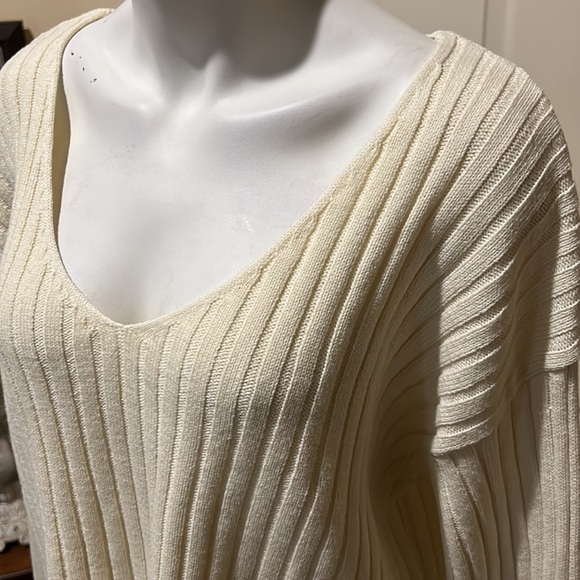 Abound sweater crop. NWT Large. - Picture 2 of 7